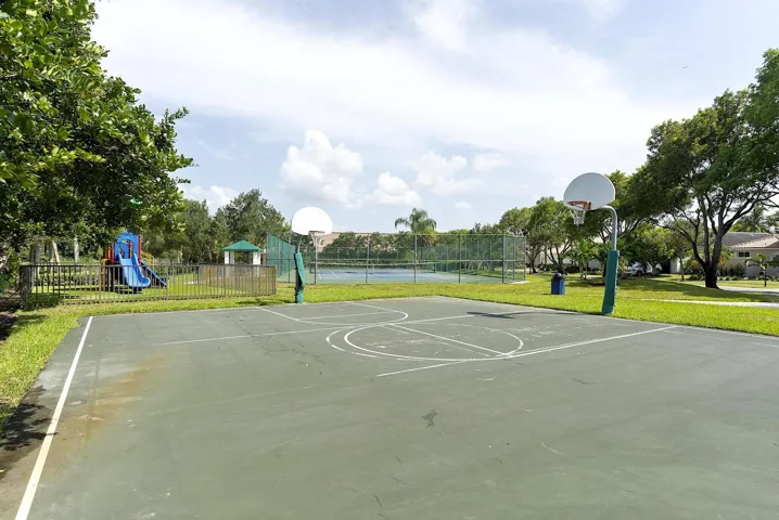 875 Bayside Lane weston FL- - 064