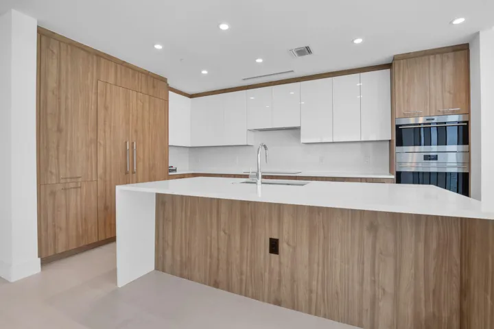 151 N Seabreeze Blvd unit 504-11