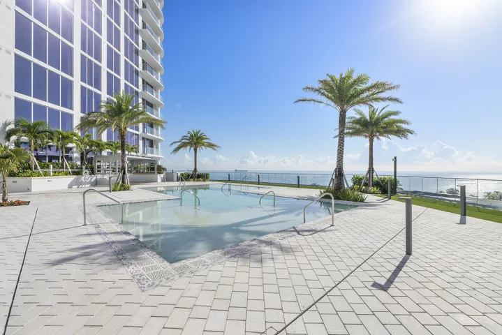 151 N Seabreeze Blvd u1703_063