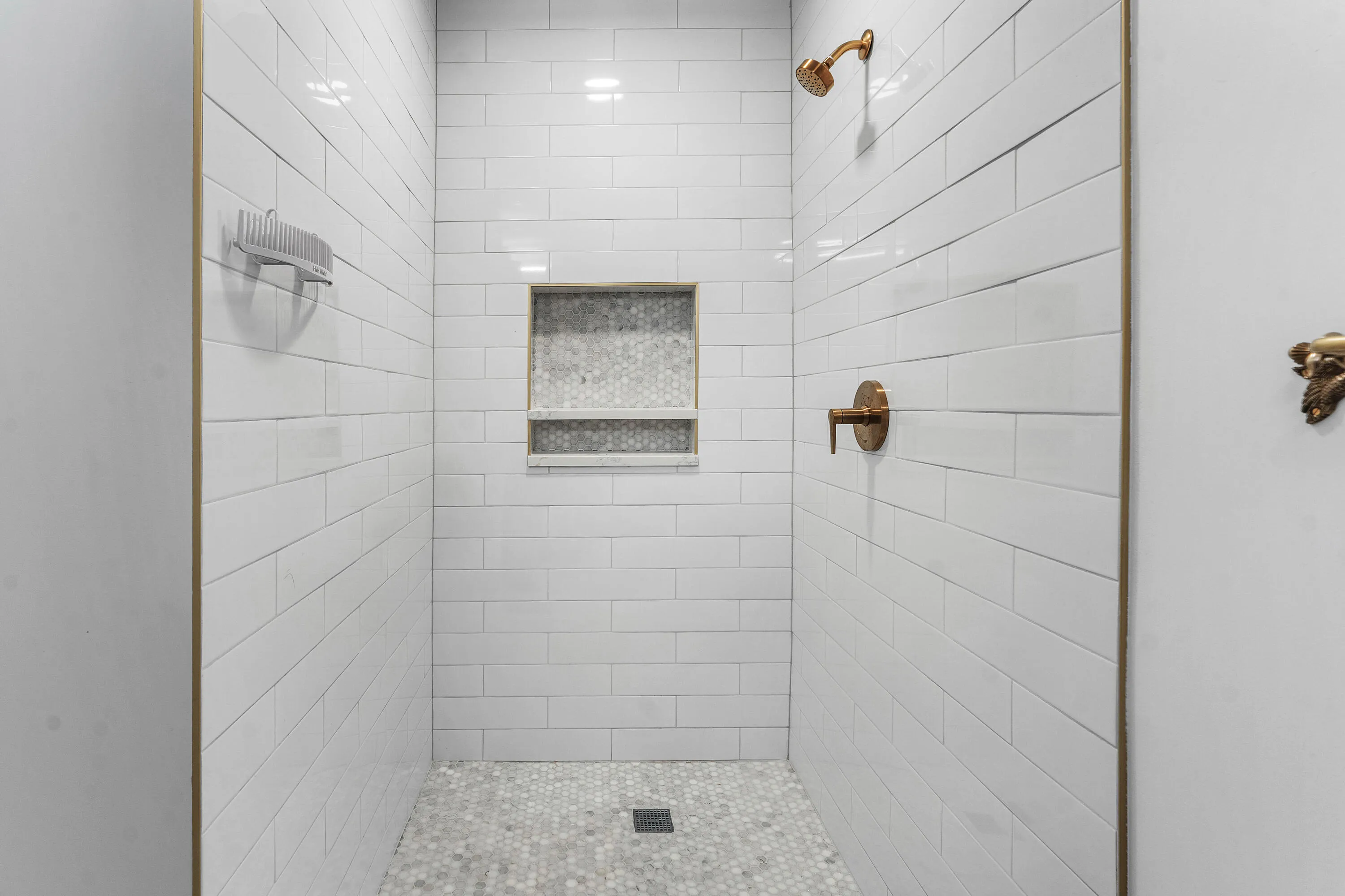 Upstairs Full Bathroom
