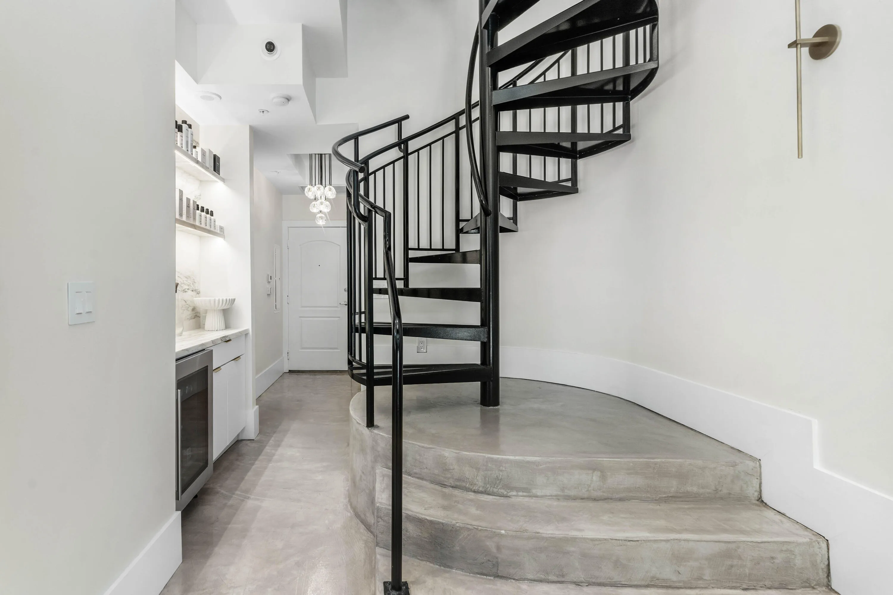Stair Case to Upper Level