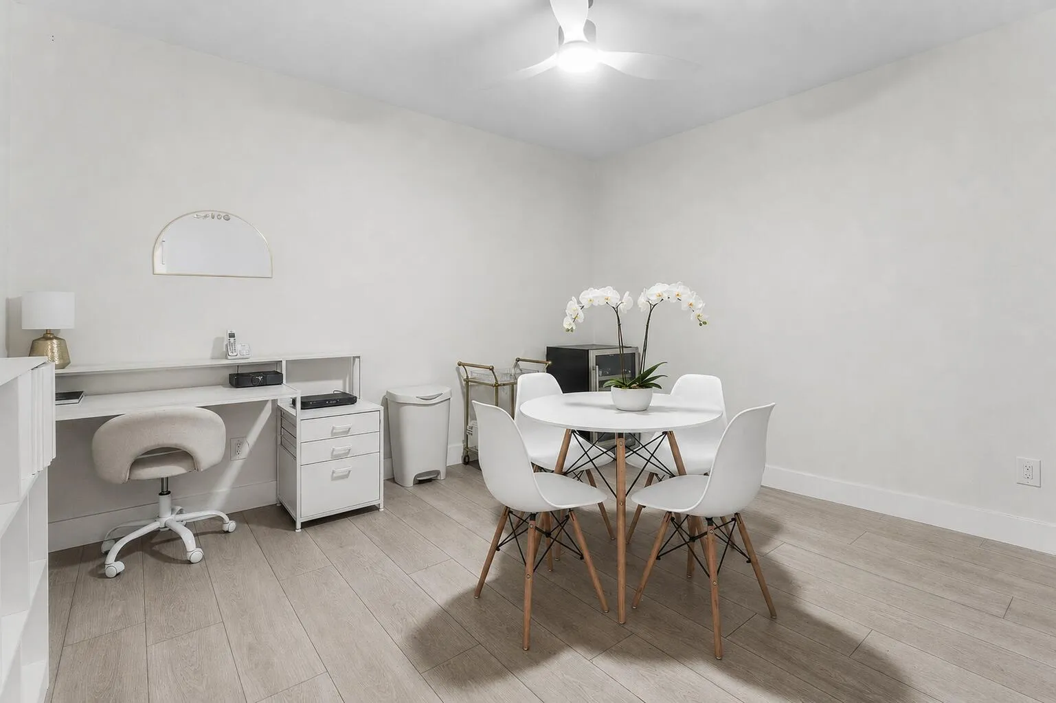 Upstairs Bedroom or Mixed Use Space