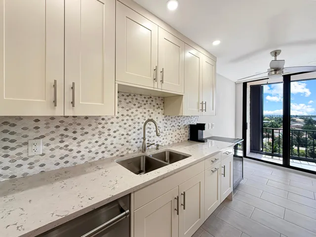 Kitchen and Breakfast Area