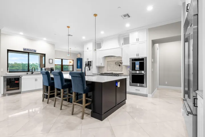 3865SWStoneybrookWay-0003