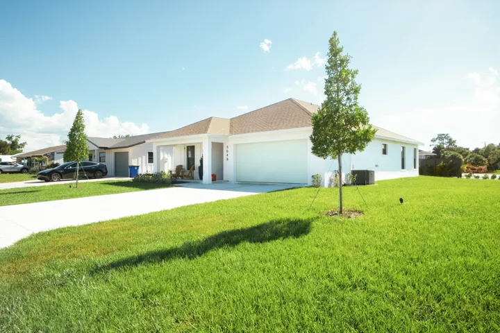 Right corner elevation view