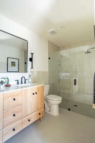 Master bath (lights off)