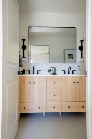 Master bath (lights off)
