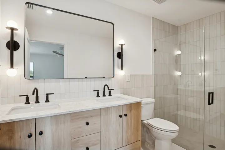Master bath (lights on)