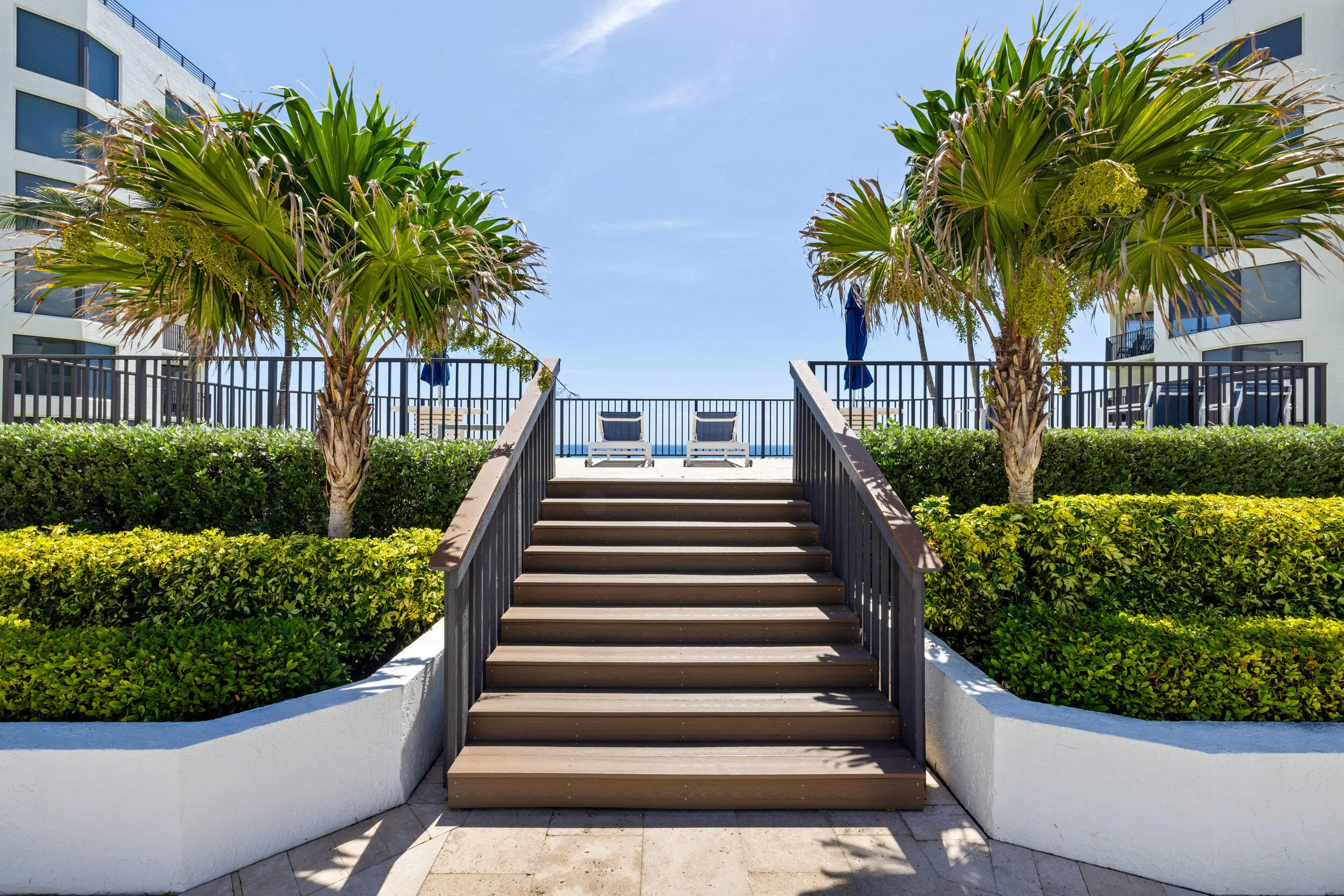 TH POOL PATIO