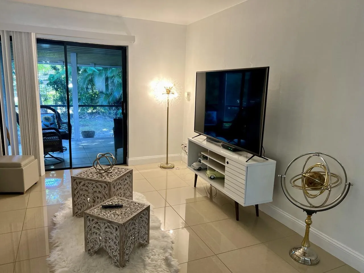12026 Living Room Large