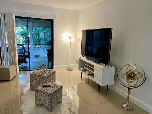 12026 Living Room Large