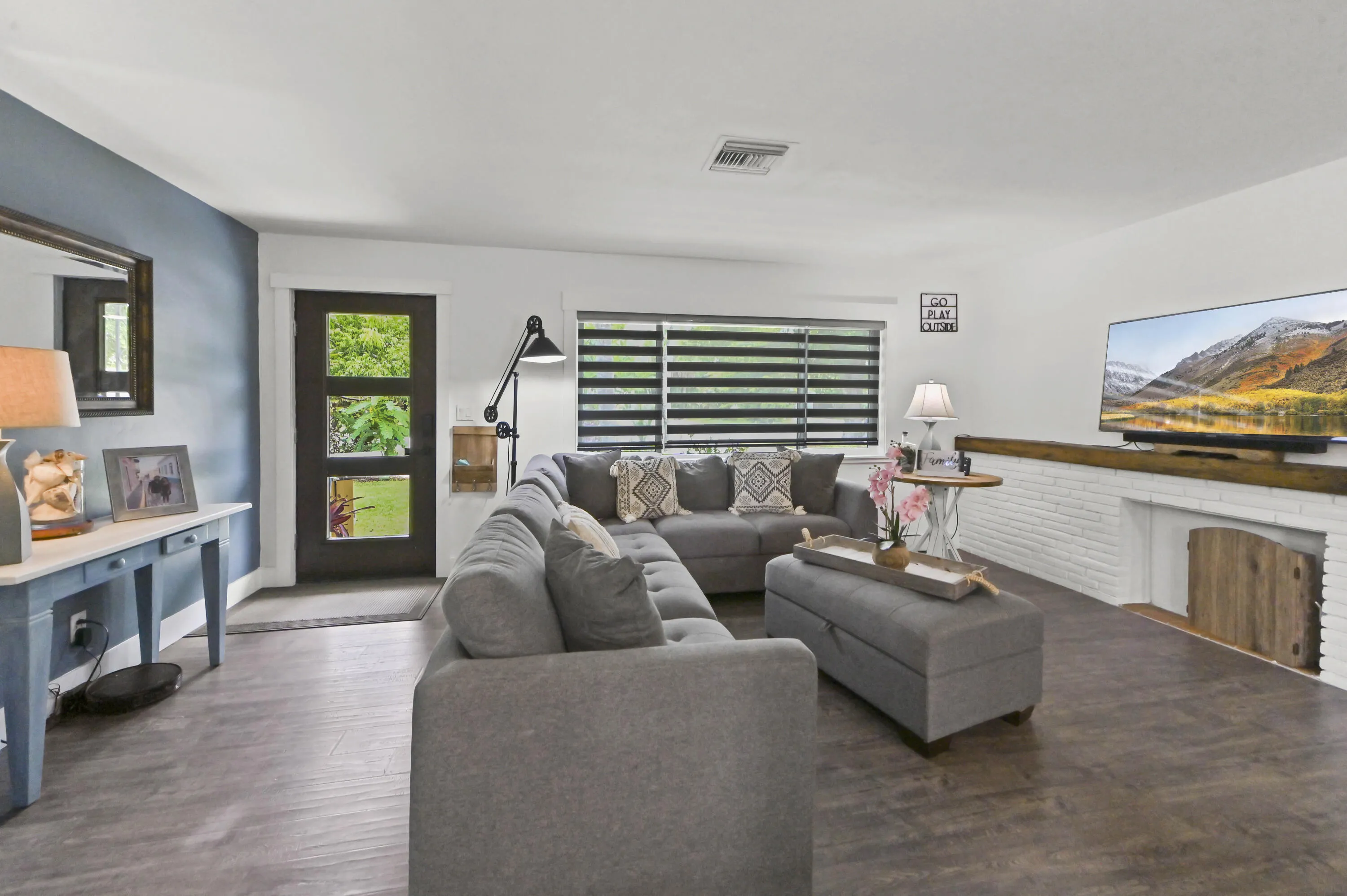 07 Living Room 03