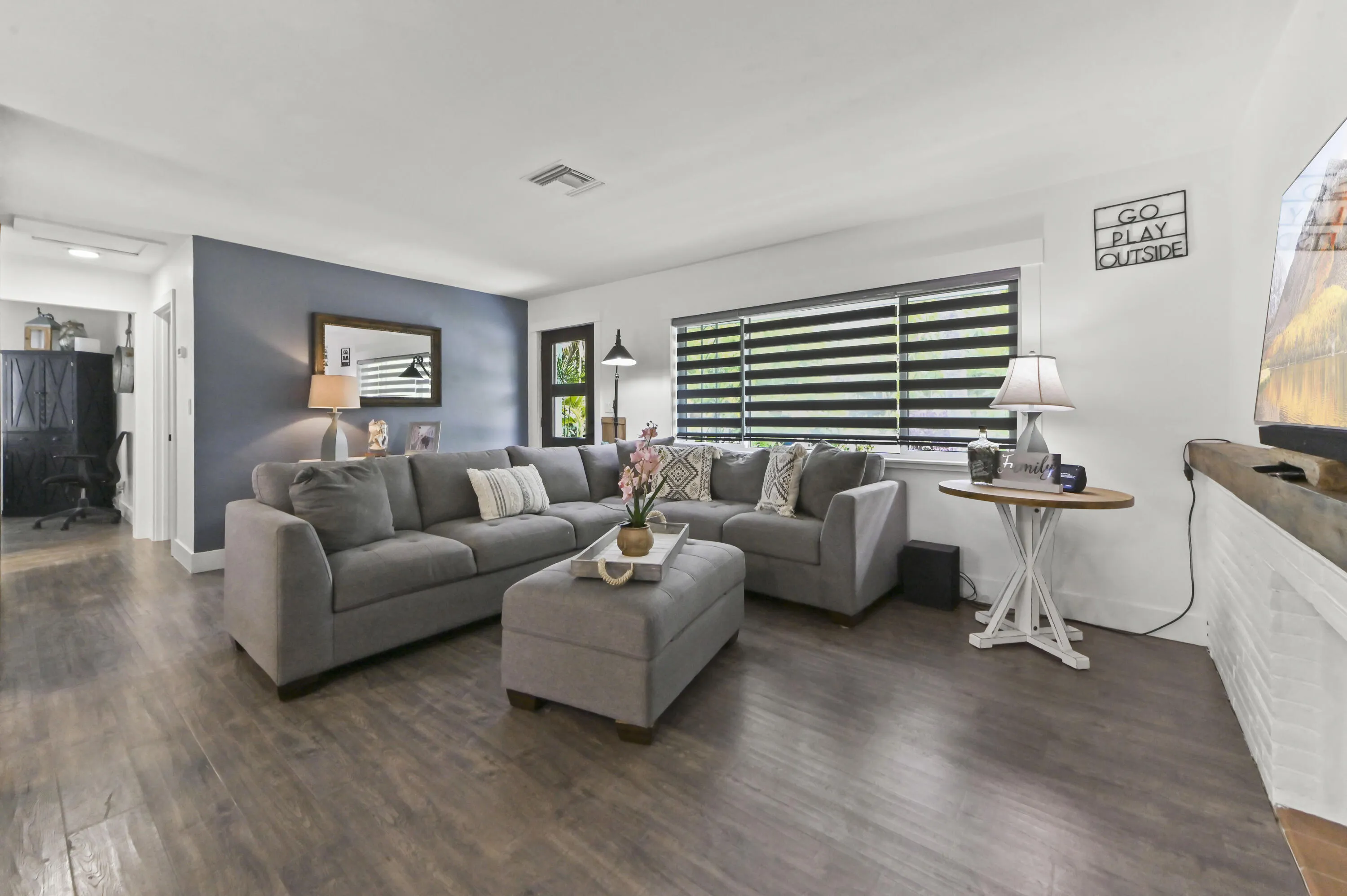 09 Living Room 05