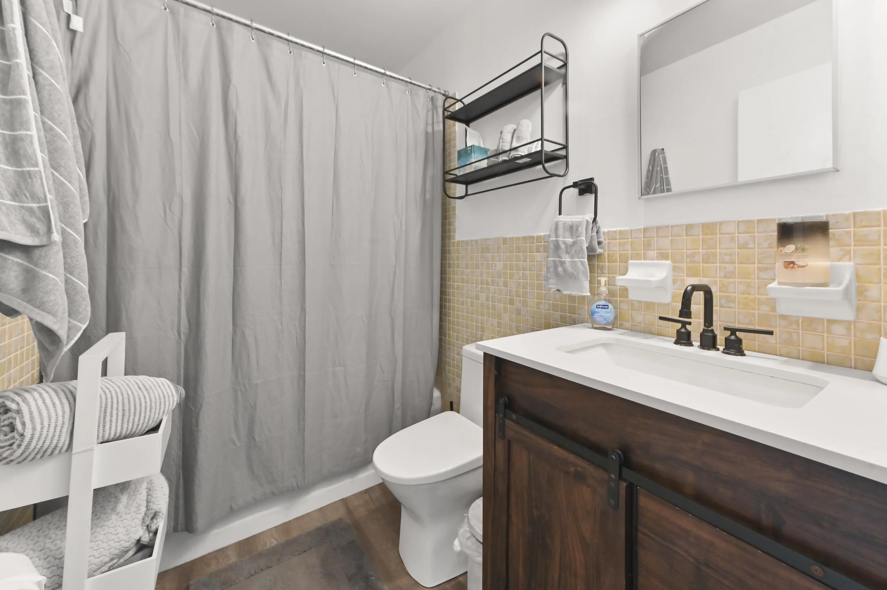 26 Bathroom 01