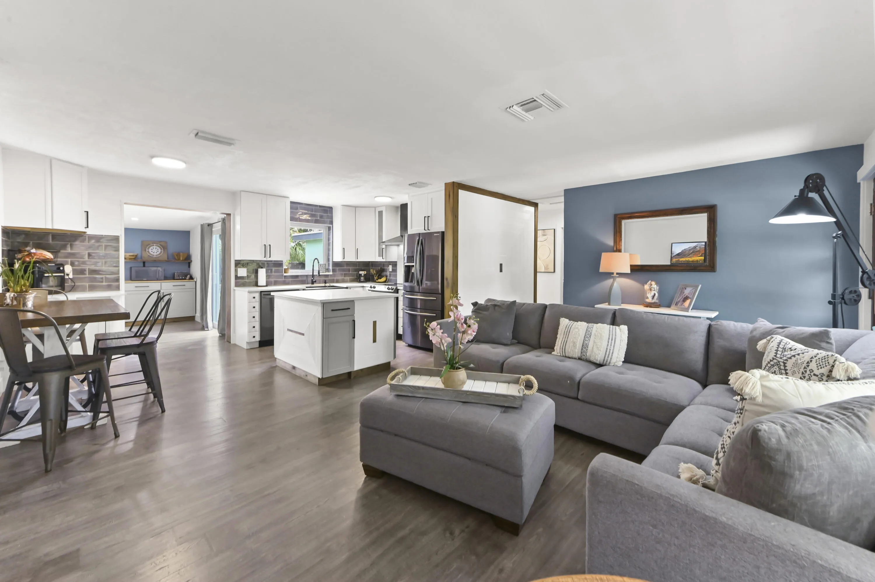 10 Living Room 06