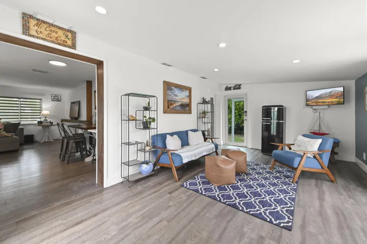 31 Family Room 03
