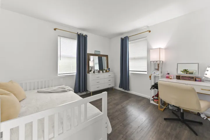 27 Bedroom 05
