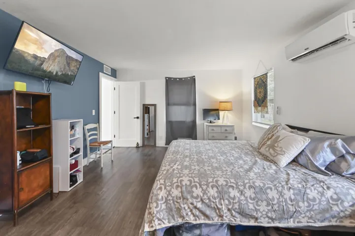 24 Bedroom 03