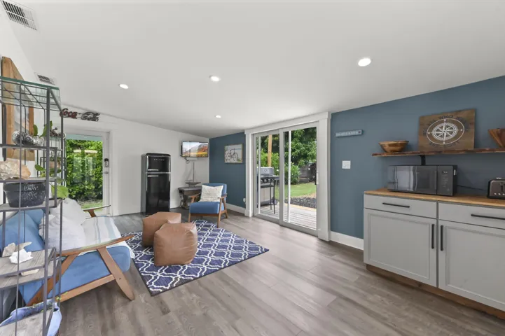 29 Family Room 01