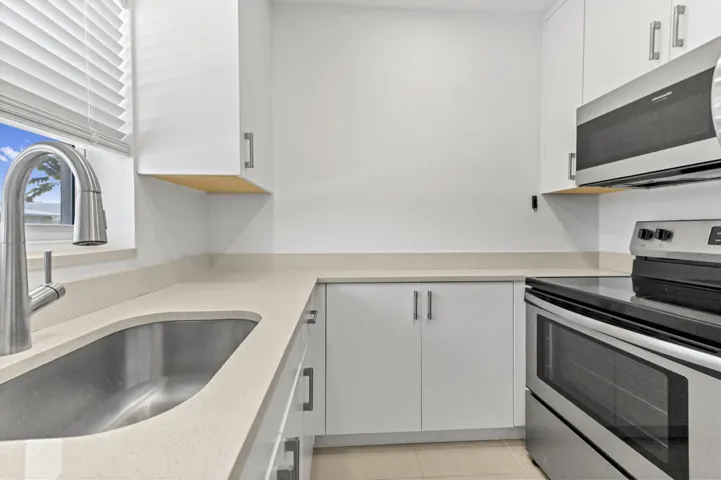 13 Kitchen 02