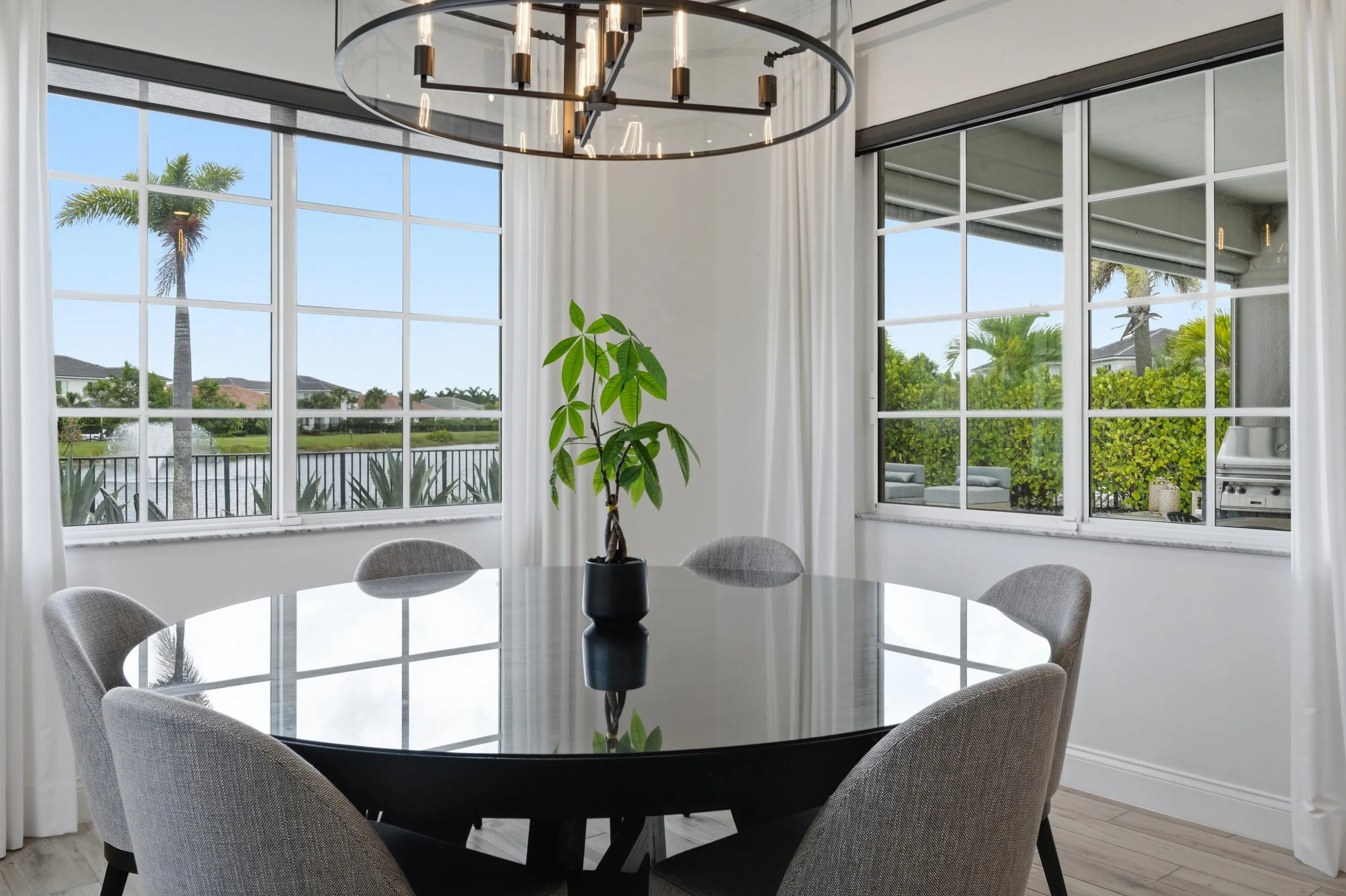 BREAKFAST NOOK