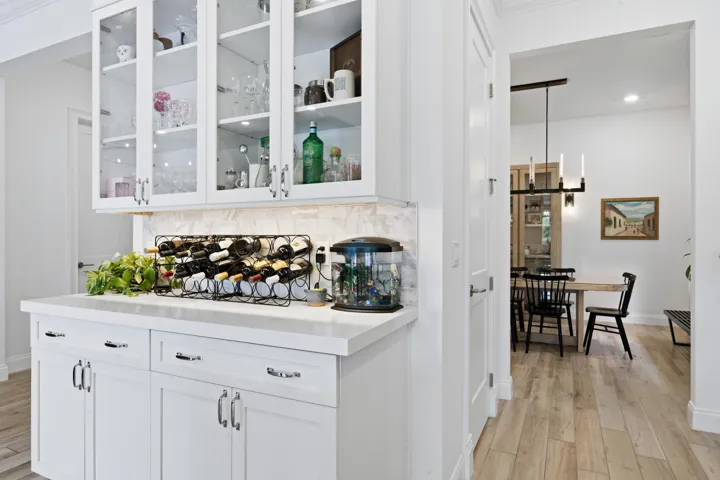 KITCHEN BAR