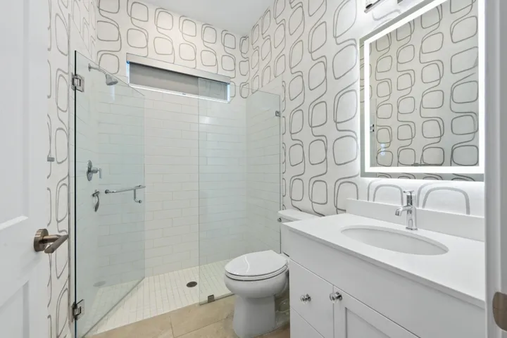 EN SUITE GUEST BATH 1