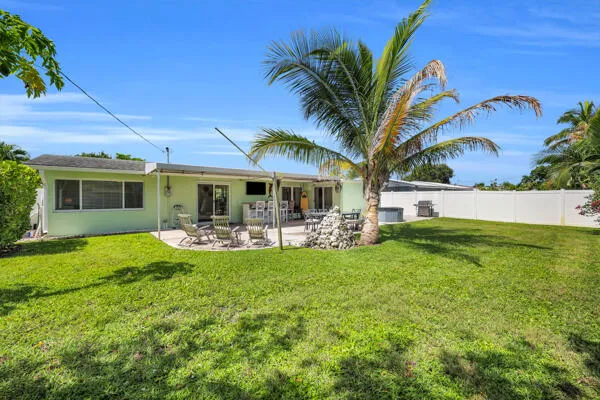 A Back Yard to House