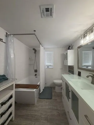 Spacious and airy bathroom