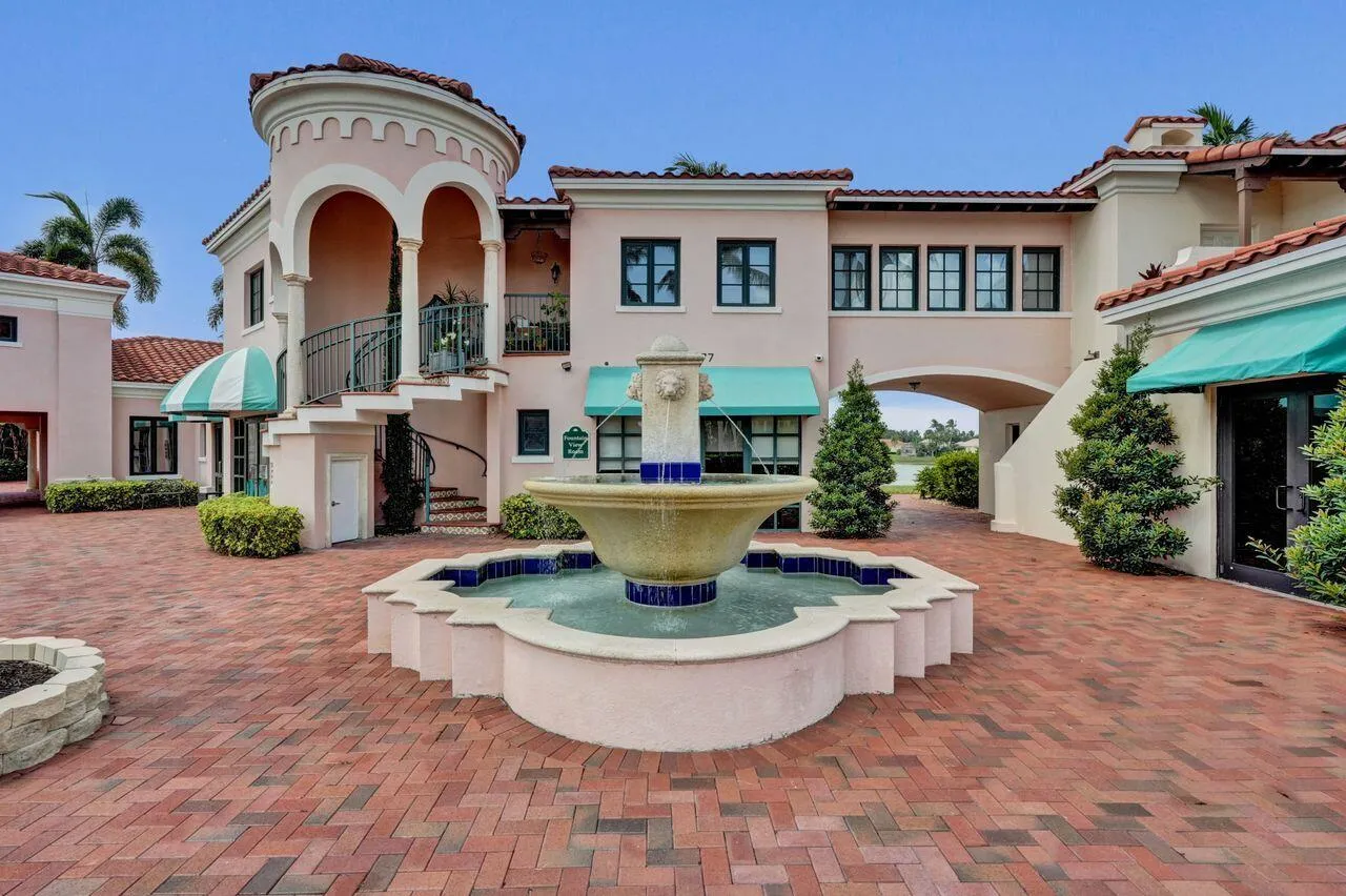 Home For Sale In Riverwalk