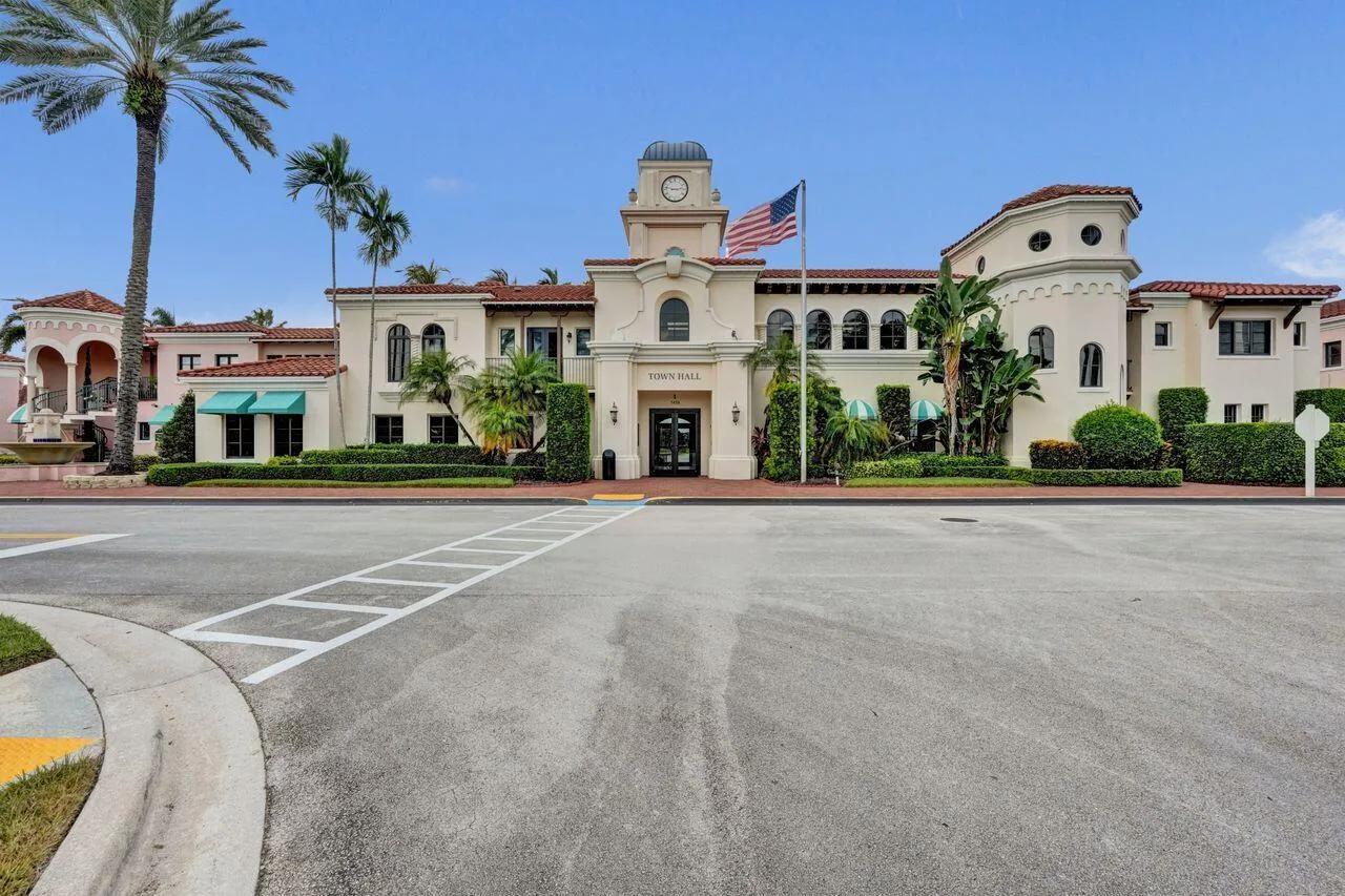 Home For Sale In Riverwalk