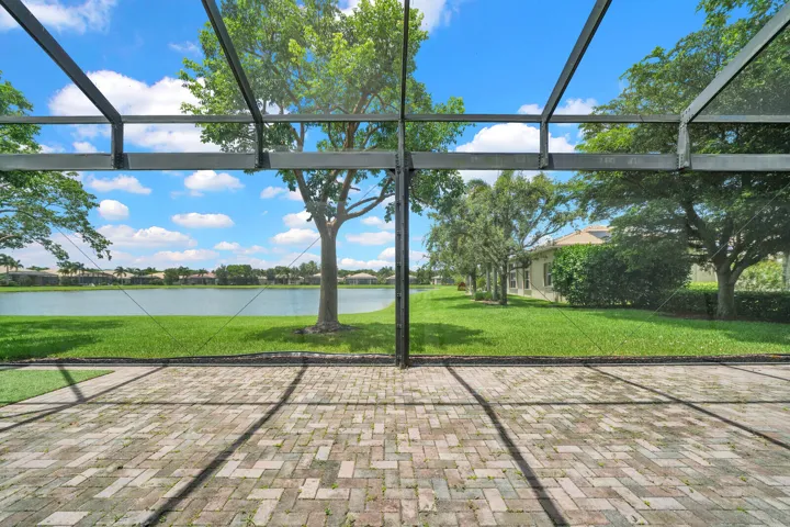 Panoramic screen enclosure
