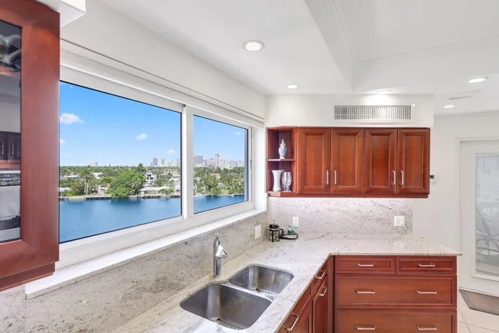 333 Sunset Dr 501
