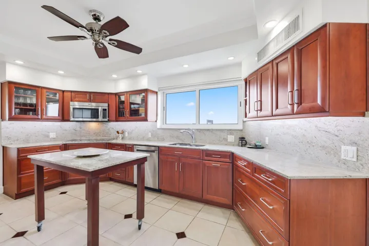 333 Sunset Dr 501