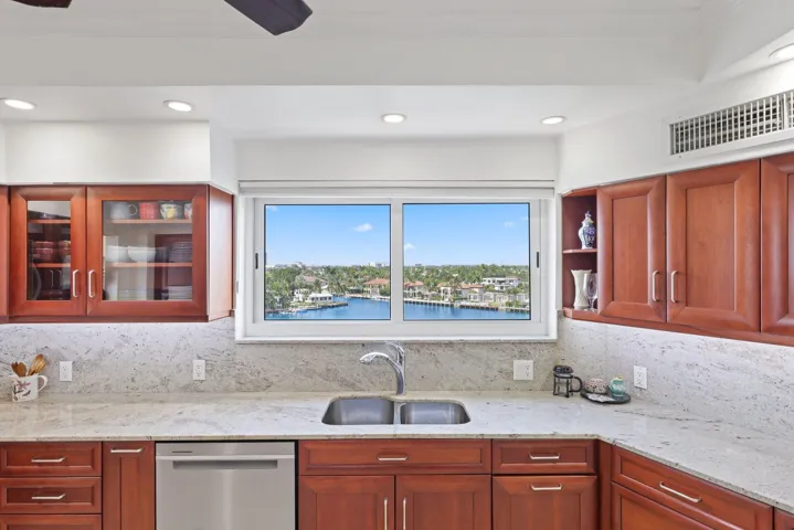 333 Sunset Dr 501