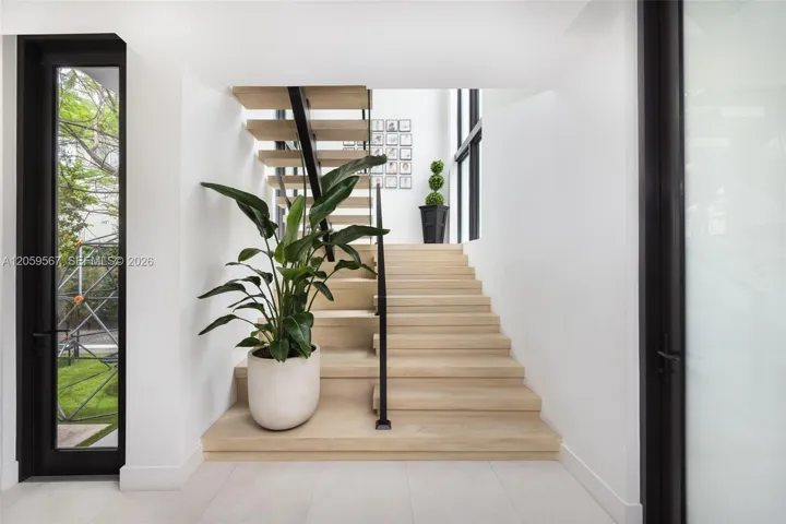 Floating staircase