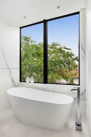 standalone tub