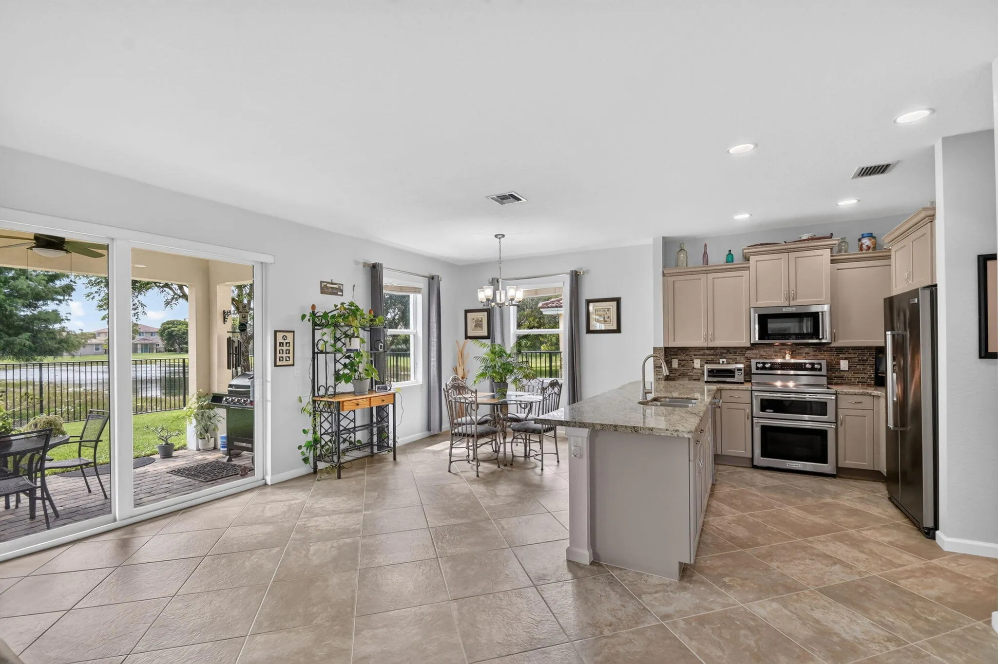 Kitchen/Dining