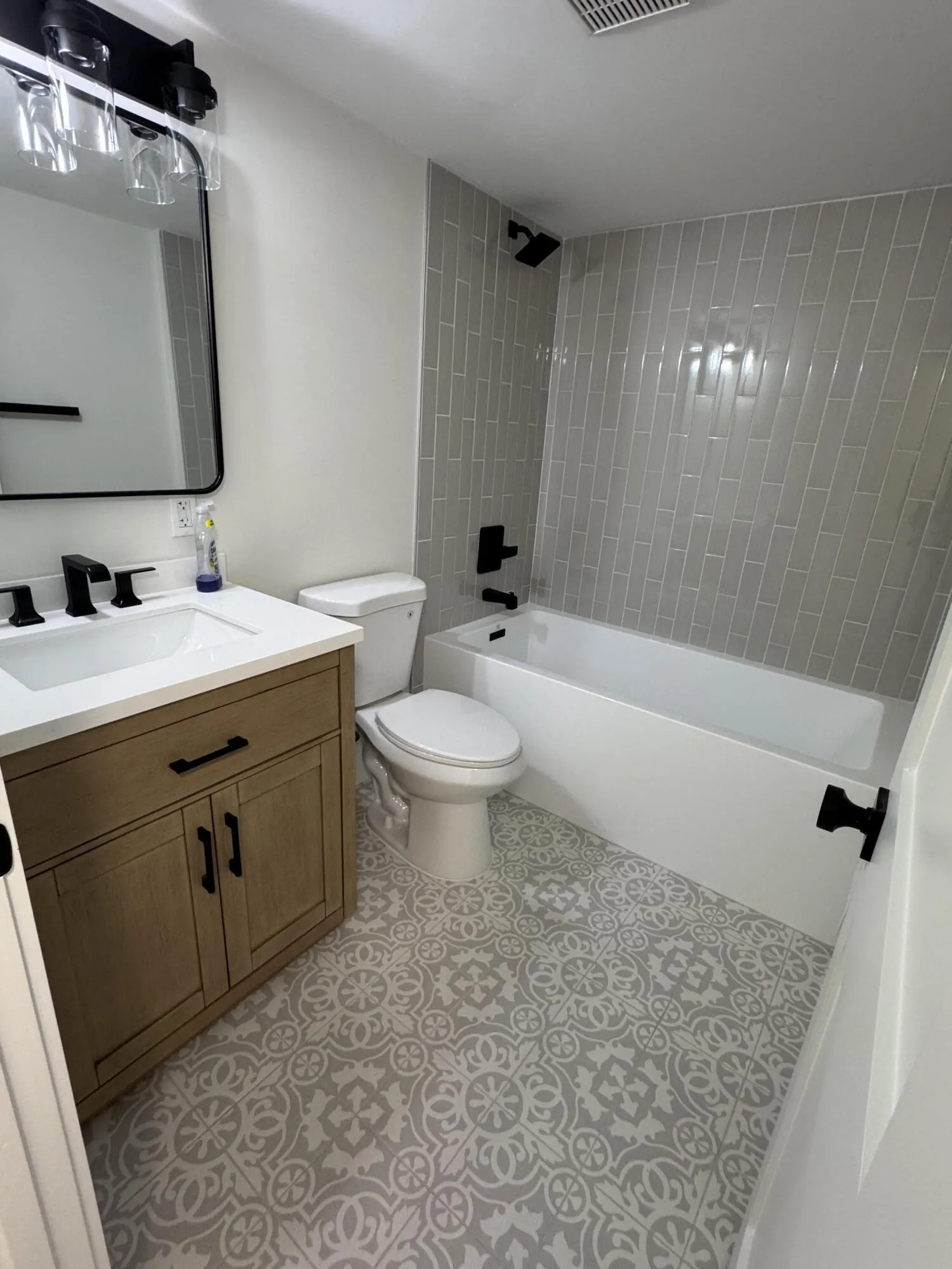 Spare Bath with Tub