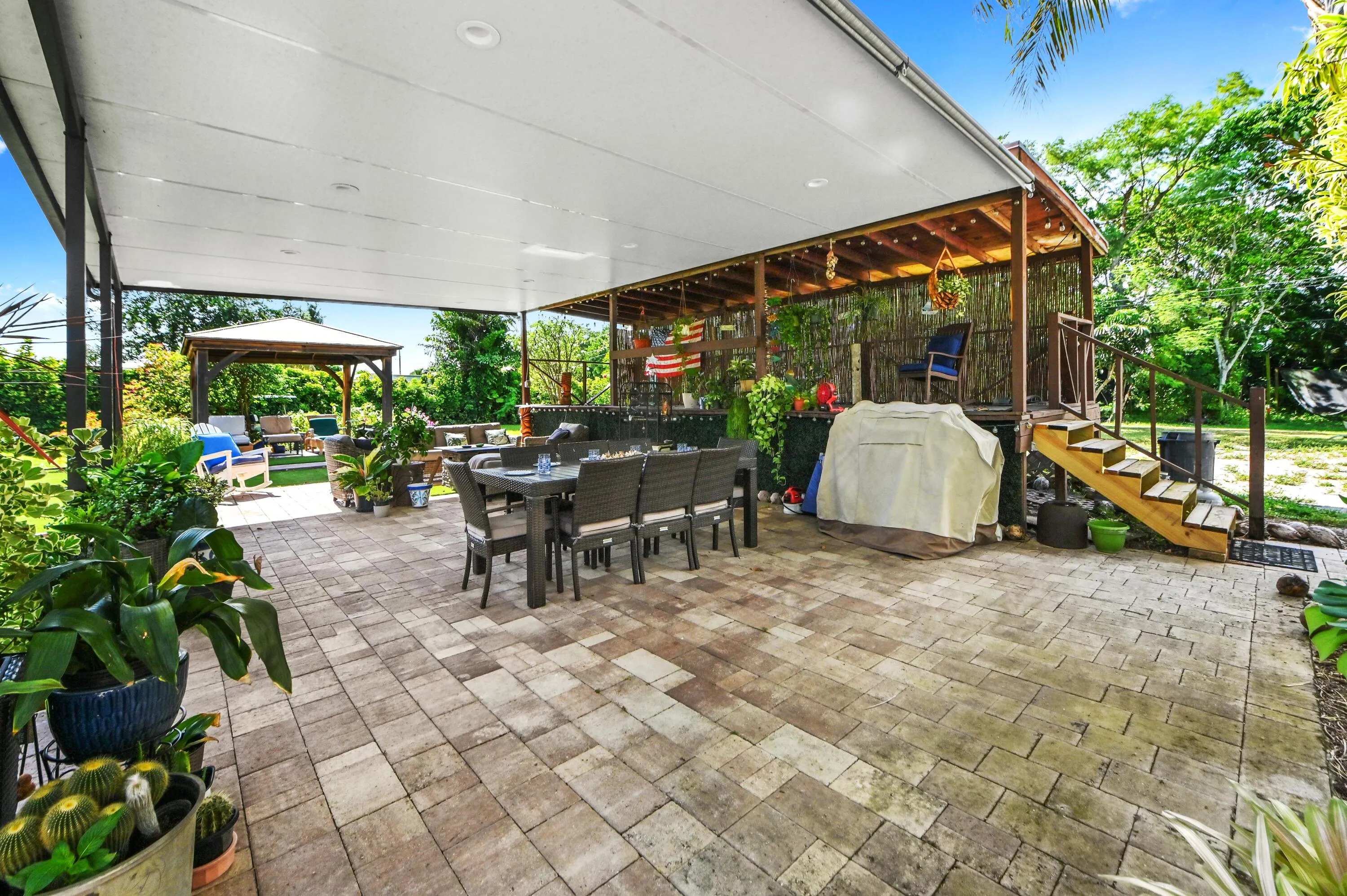41 courtyard 01