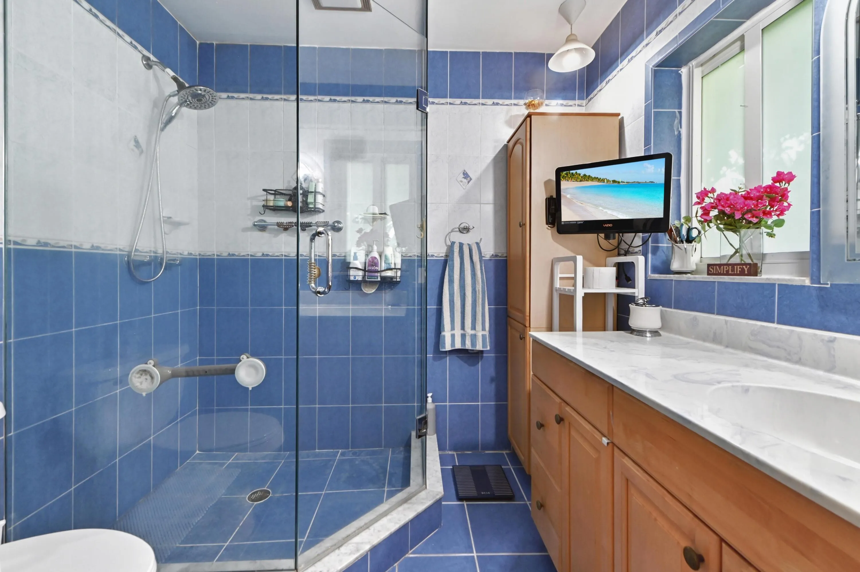 38 Bathroom 04