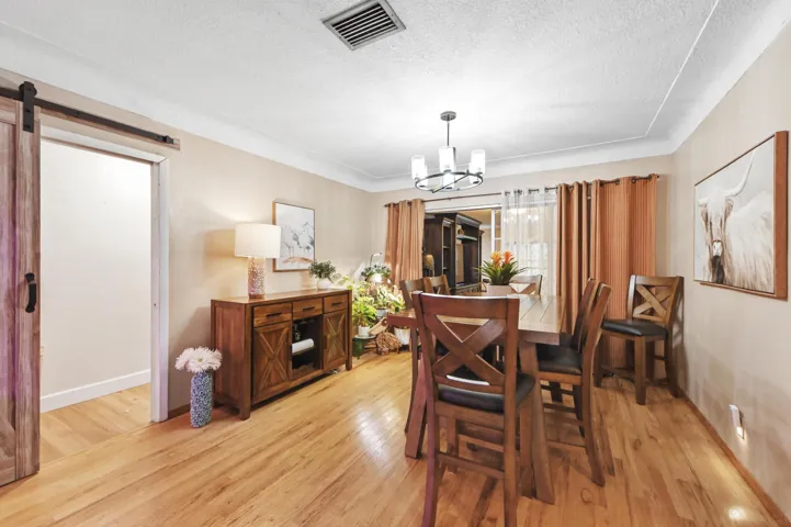 23 Dining room 03