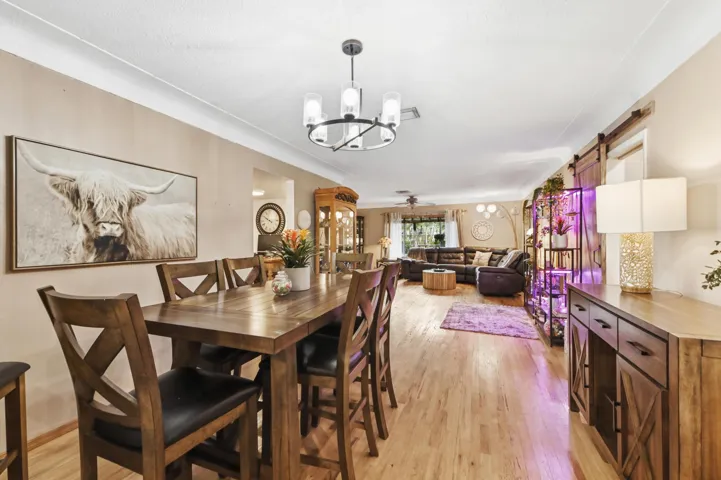 24 Dining room 04
