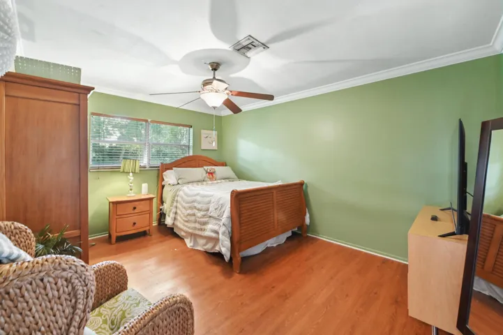 28 Bedroom 03