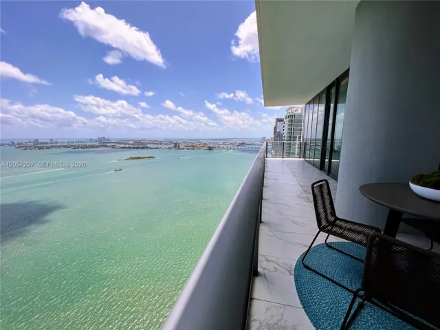 Huge balcony from one end to the other. Privacy