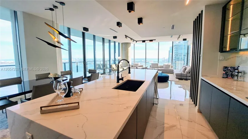 Upgraded kitchen, extended counter