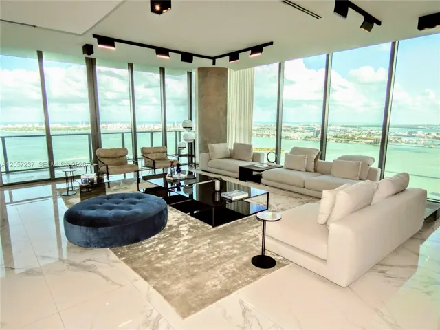 Privacy & sweeping unobstructed views