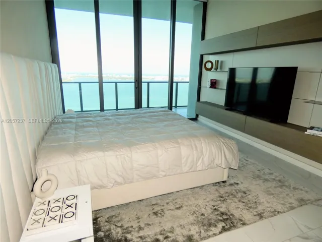 Second primary bedroom suite