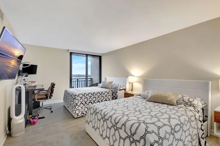 5460 N Ocean Drive 7c