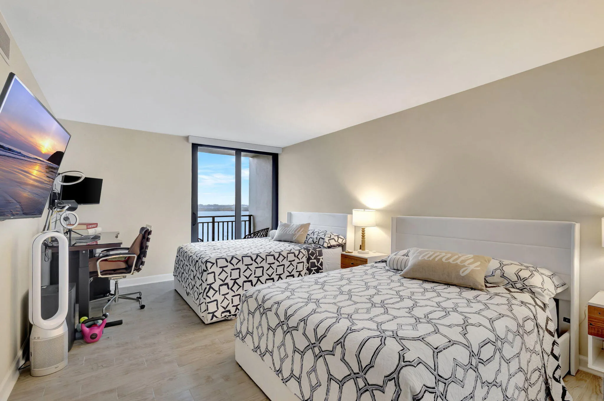 5460 N Ocean Drive 7c